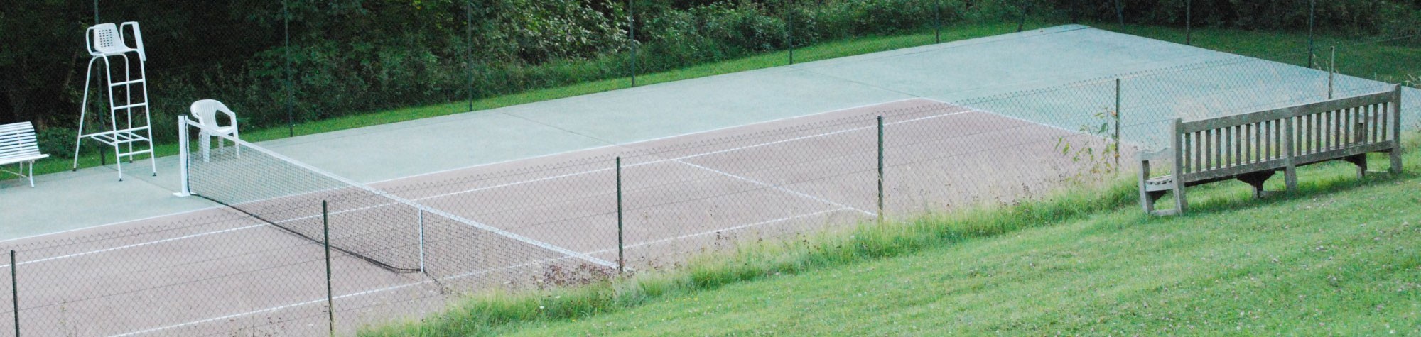 Chambres-Hotes-Hautes-Sources-Tennis-width