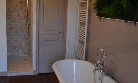 Room Bertrand du Guesclin Bathroom