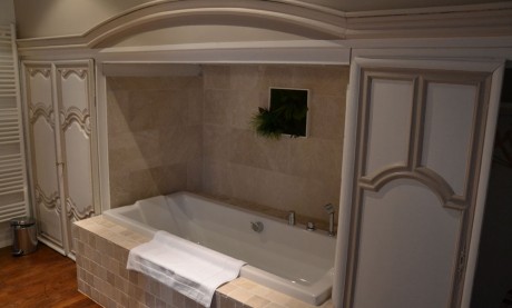 Room Jean de la Varende Bathtube